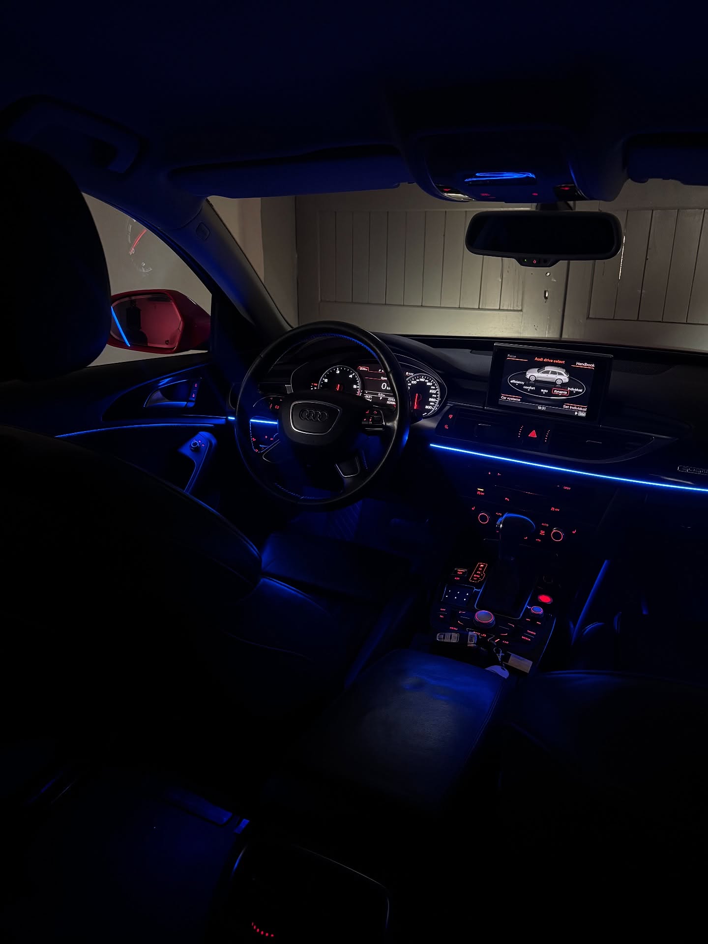 Audi A6 — lumini ambientale, Varianta dedicată · Albastru