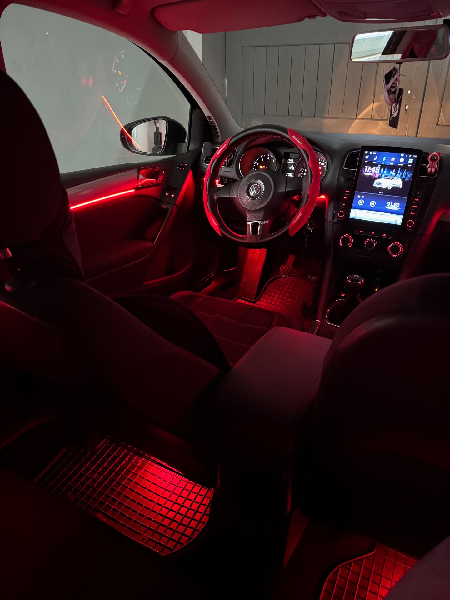 VW Golf 7 — lumini ambientale, Varianta universală · Roșu